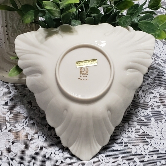LENOX Vintage Aegean 24 K Gold Trimmed Triangular Serving Dish - Picture 3 of 7